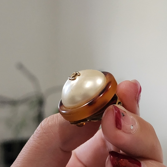 Chanel Vintage Faux Pearl & Resin Clip on Earrings - Picture 4 of 11